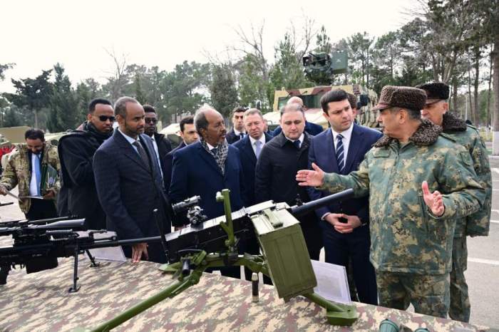 Somali president visits Azerbaijan’s commando military unit