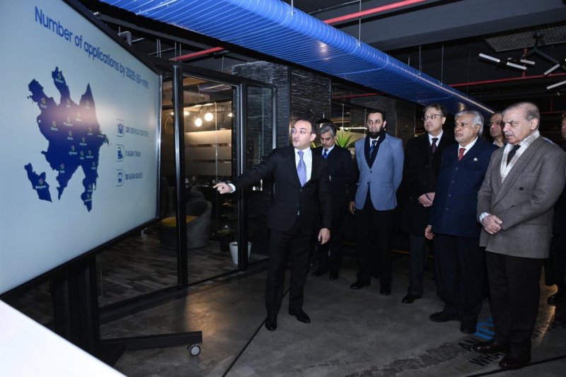 Pakistani premier visits ASAN Service center in Baku