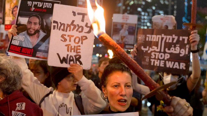 Israel postpones Palestinian prisoner release as deadline approaches