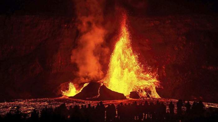 Hawaii's Kilauea volcano erupts again, spewing lava fountains -  LIVE  