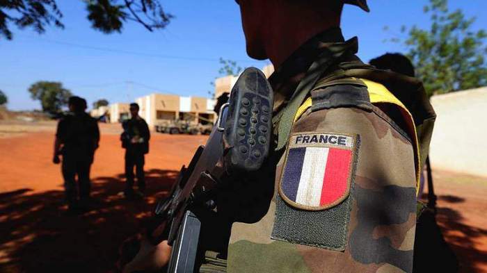 France starts troop pullout from Senegal