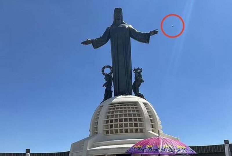 UFO spotted above Jesus statue at renowned religious site  -VIDEO 