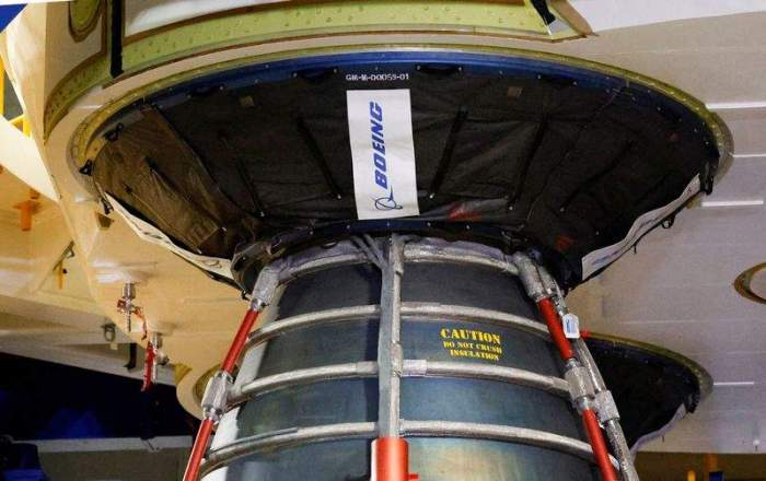 Boeing warns moon rocket program employees of layoffs 