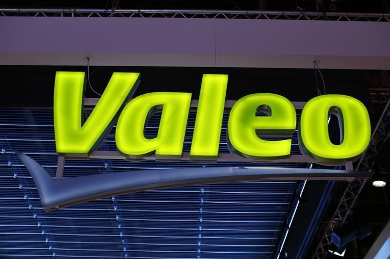 Valeo shares plunge 13% on weak results 