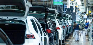 European carmaker shares drop after Trump imposes new tariffs