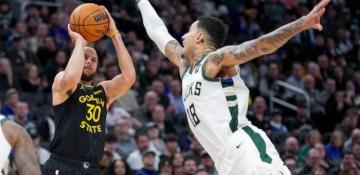 Stephen Curry leads Warriors to 125-111 win over Bucks with season-high 38 points