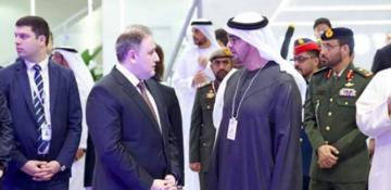 UAE President views military products made in Azerbaijan 