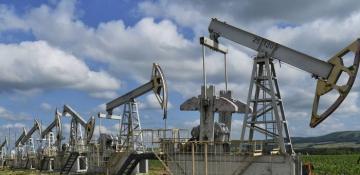 Oil prices stabilize as US crude stockpiles rise amid supply uncertainty