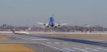 Southwest plane narrowly avoids collision with private jet in Chicago -  VIDEO 