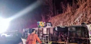 Eighteen dead as tour bus crashes in Thailand -  VIDEO 