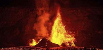 Hawaii's Kilauea volcano erupts again, spewing lava fountains -  LIVE 