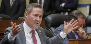 Trump adviser calls Pentagon budget completely ineffective 