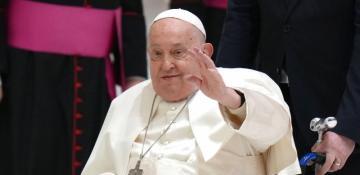 Pope Francis faces setback in his fight against pneumonia 