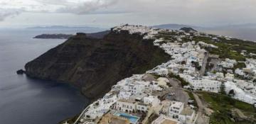 Strong earthquake strikes near Santorini after days of tremors