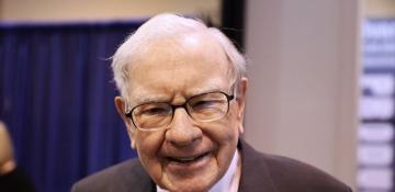 Warren Buffett sounds warning to Washington as Berkshire reports record profit, cash 