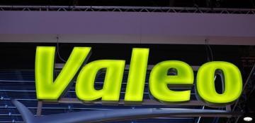 Valeo shares plunge 13% on weak results 