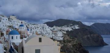 Santorini, Greece's volcanic island, continues to experience earthquake activity 