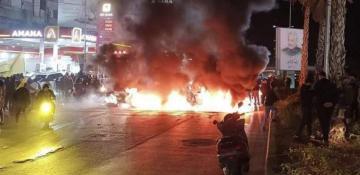 Protests erupt at Beirut Airport road over Iranian plane ban