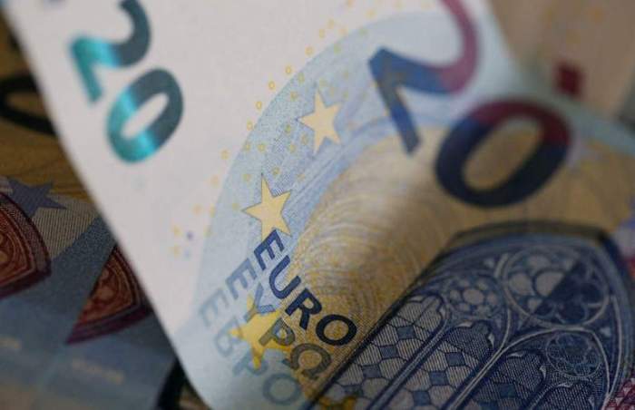 Euro subdued amid Ukraine peace talks developments, U.S. tariff worries 