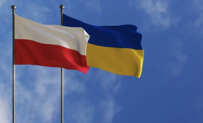Ukraine and Poland sign key defense pact 