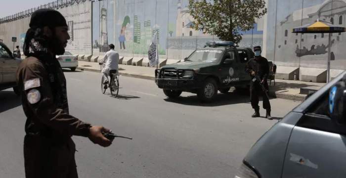 Afghanistan: Suicide blast targets ministry complex 