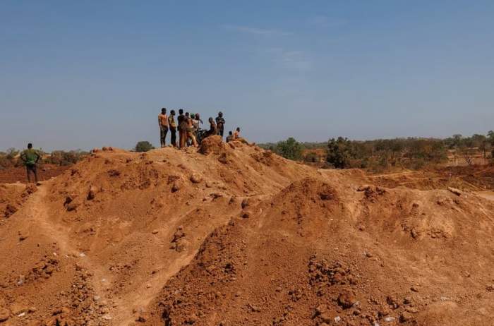 Gold mine collapse in western Mali kills 48  -VIDEO 