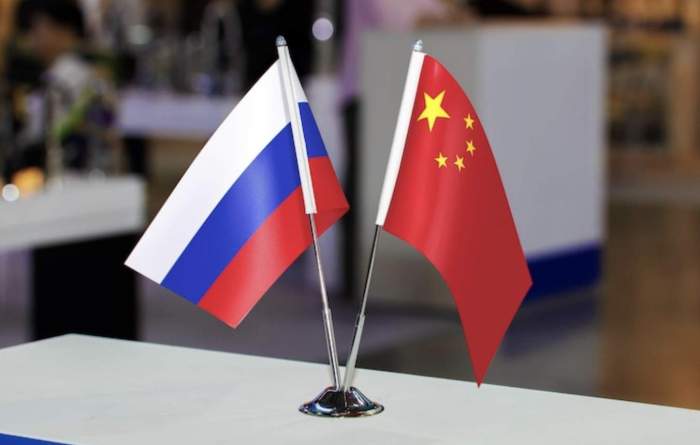 Chinese and Russian FMs hold talks on strengthening ties 