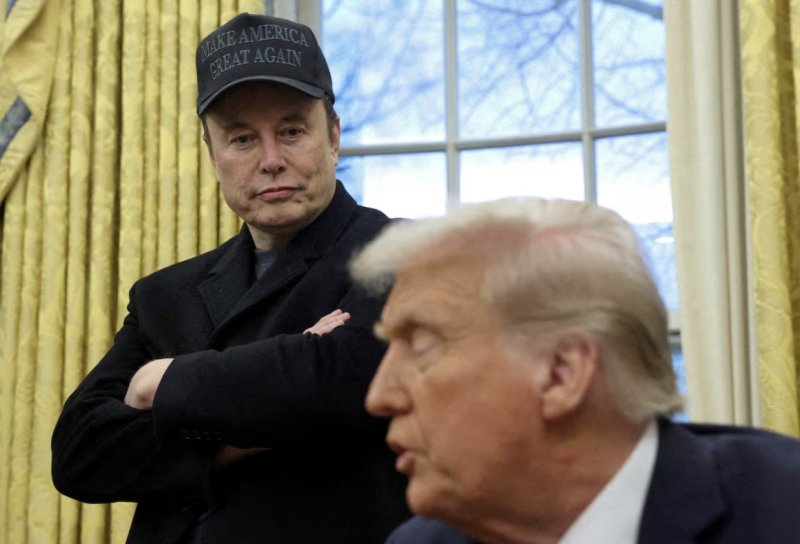 Trump praises Musk's order to federal workers as a 'genius' move 