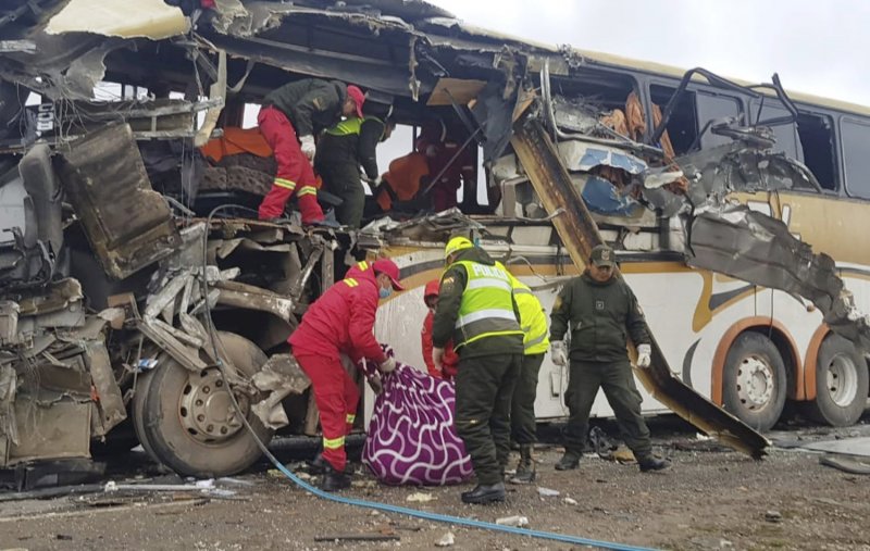 Bus accident in Bolivia leaves at least 33 dead 