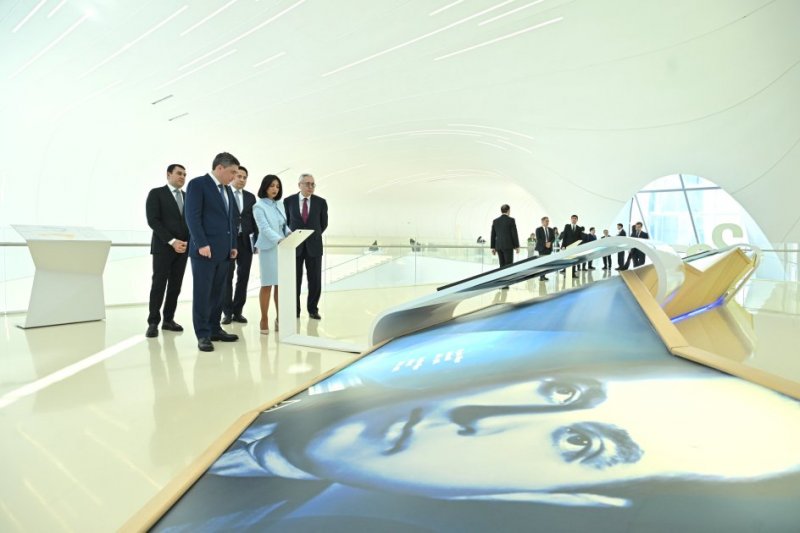 2025/03/17410-13928113464.jpg + Kazakh Prime Minister visits Heydar Aliyev Center in Baku News about - Kazakh Prime Minister visits Heydar Aliyev Center in Baku