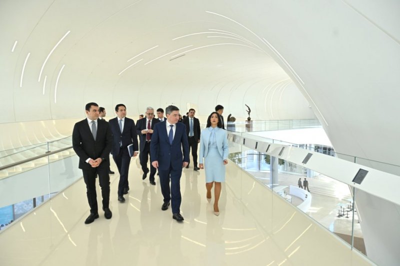 Kazakh Prime Minister visits Heydar Aliyev Center in Baku 
