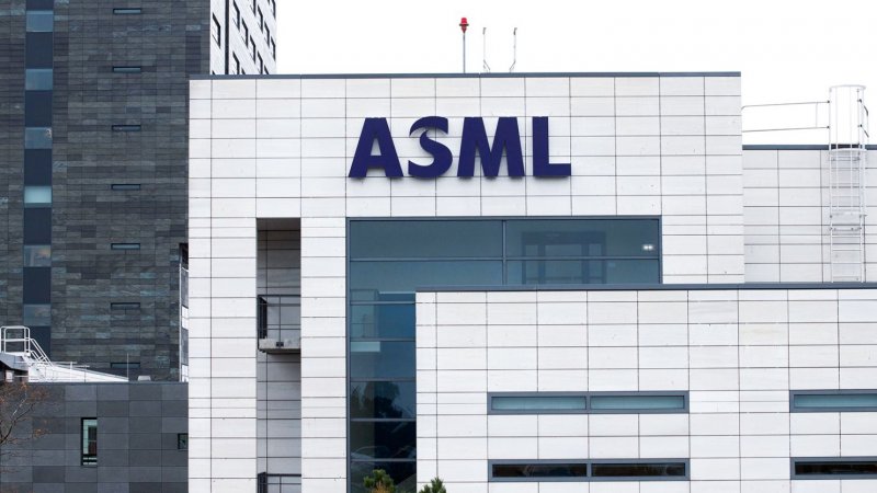 ASML reports slower demand as export controls, economic uncertainty weigh on customers