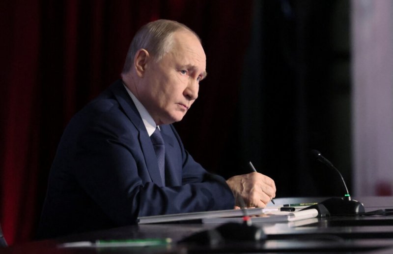 Putin visits Kursk region for first time since Ukraine attack 