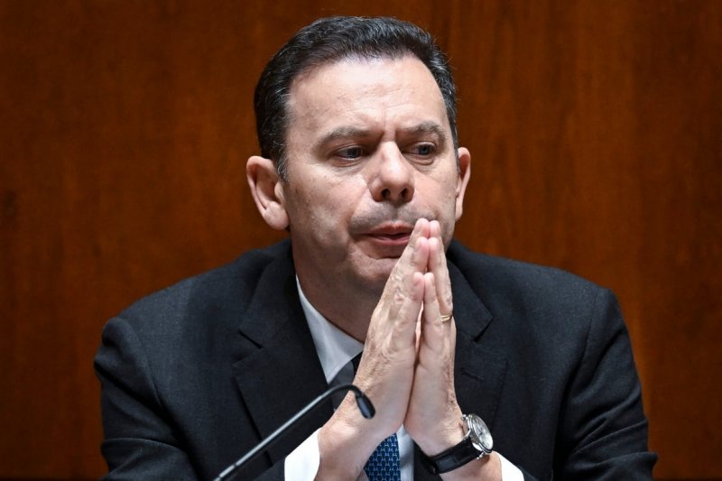 Portugal to hold early election in May after minority government falls 