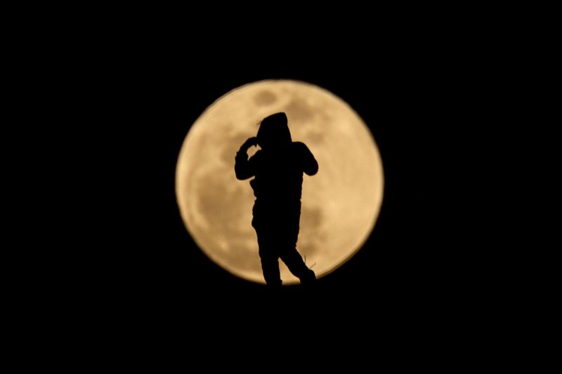 News about -  In photos:  Blood moon lights up the sky in stunning lunar eclipse display