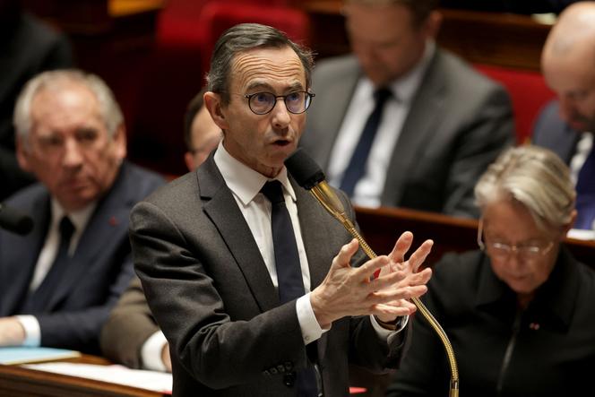 France targets diplomatic visas amid Algeria deportation row 