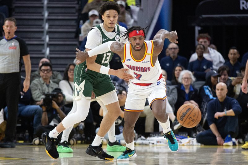 Warriors rest Curry in win over Bucks as he deals with back strain