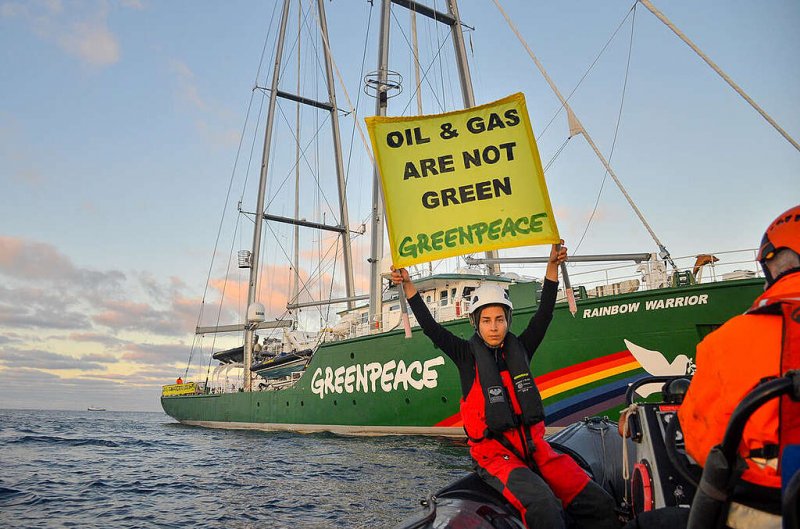 Greenpeace told to pay oil firm hundreds of millions in damages 
