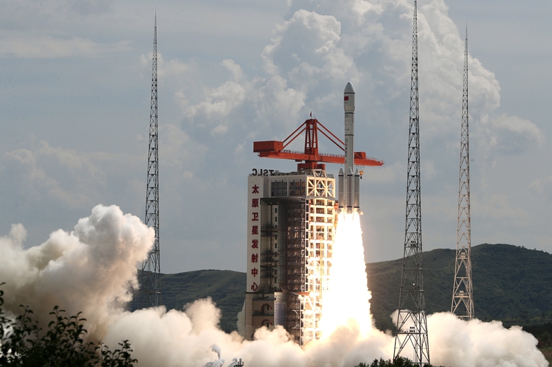 China launches new satellite group 