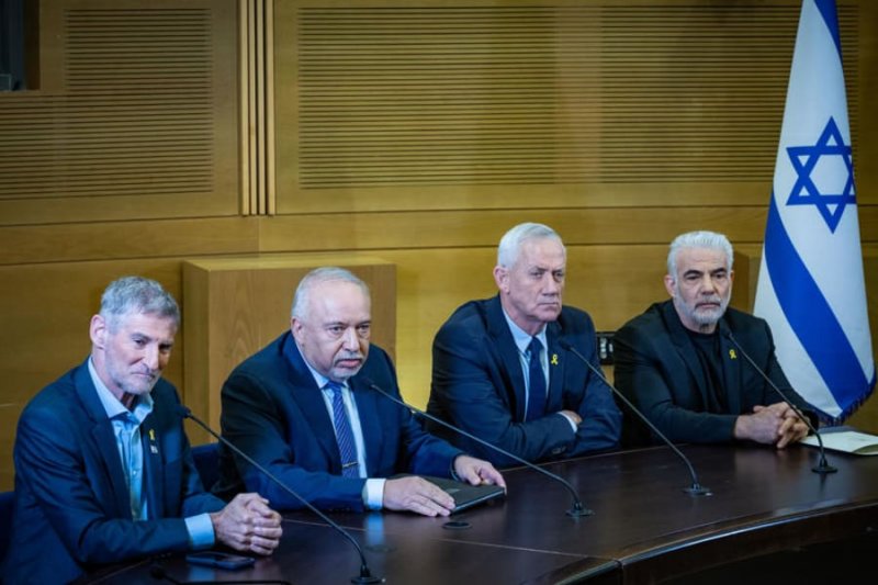 Israeli opposition parties file petition against Shin Bet head's dismissal 