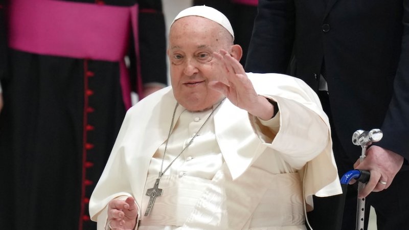 Vatican says Pope Francis will appear publicly for the first time on Sunday