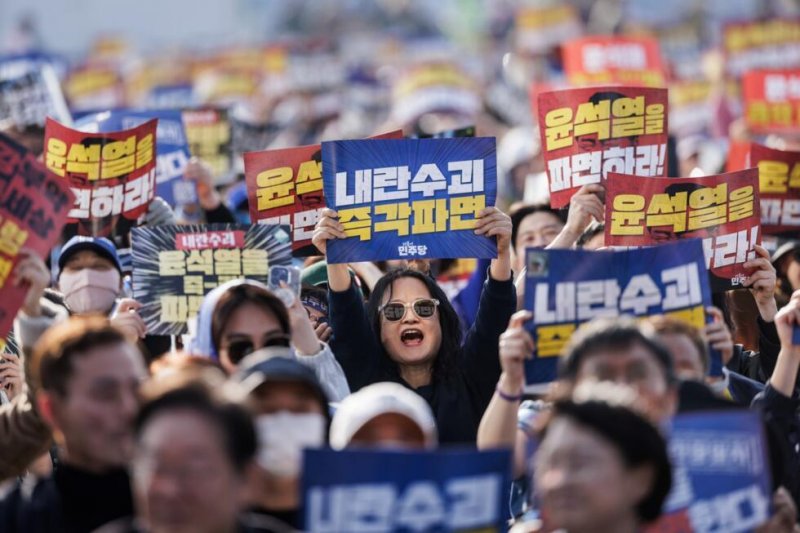 Protests grow as South Korean court nears decision on impeached president
