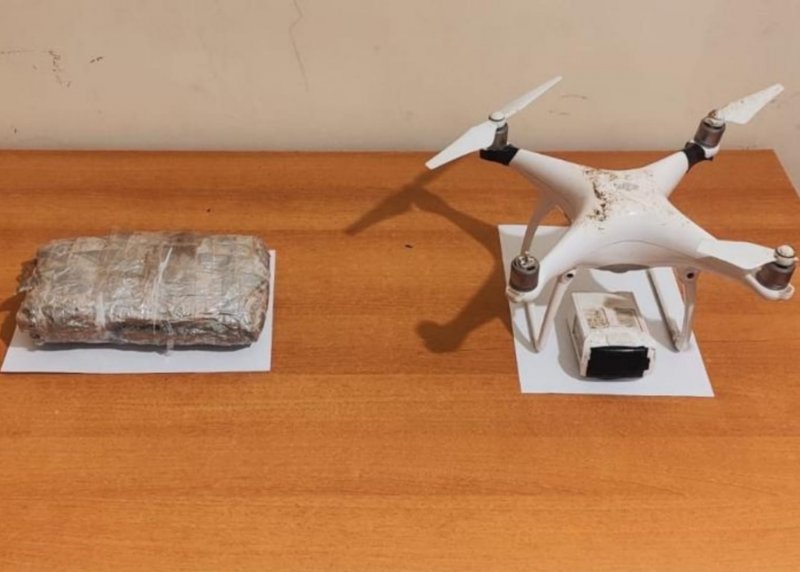 Azerbaijani border guards intercept drone smuggling drugs from Iran -  PHOTO 
