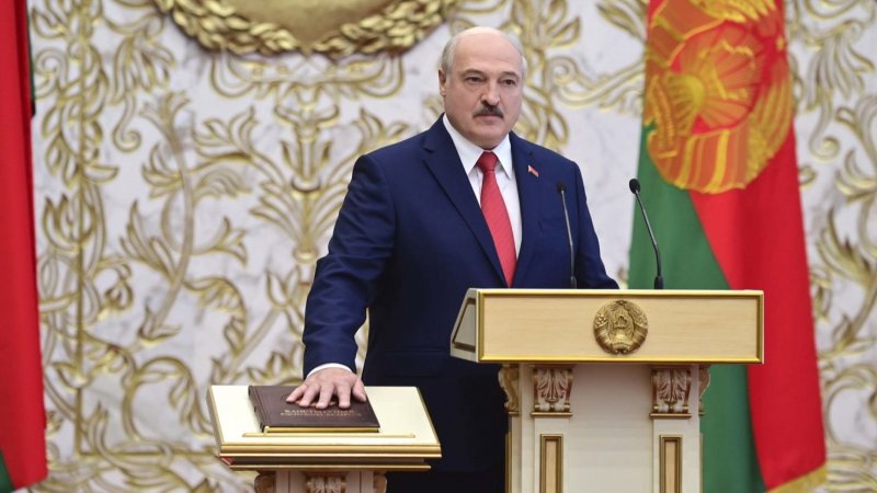 Lukashenko officially begins new term as president of Belarus 