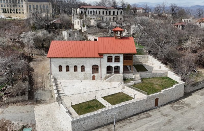 2025/03/4-1743079976.jpg + Azerbaijani president and first lady inspect construction work in Shusha News about - Azerbaijani president and first lady inspect construction work in Shusha