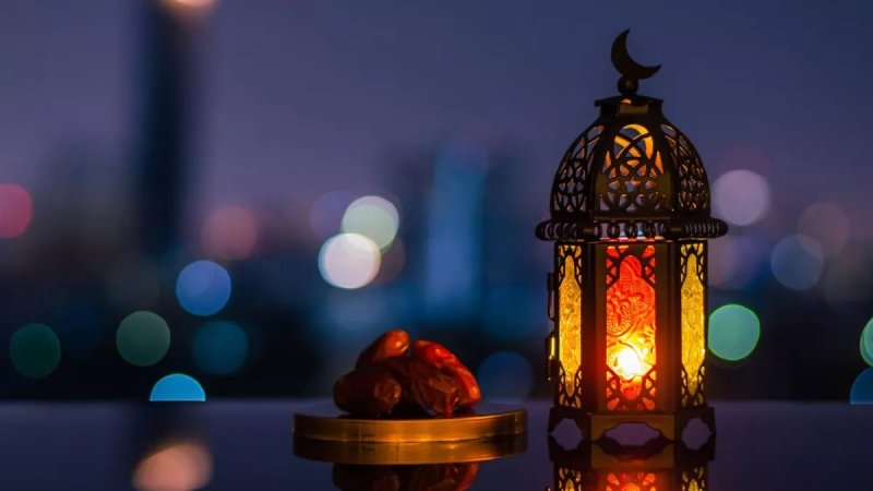 Muslims worldwide begin Ramadan as moon sightings vary