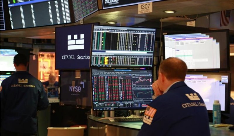 U.S. stocks extend losses as Trump's tariff policies take effect 