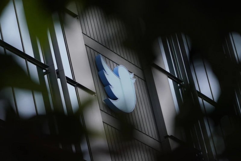 Twitter logo taken from old HQ sells for nearly $35,000 at auction 