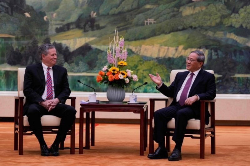 Trump ally says Xi must halt fentanyl flow before tariff talks 
