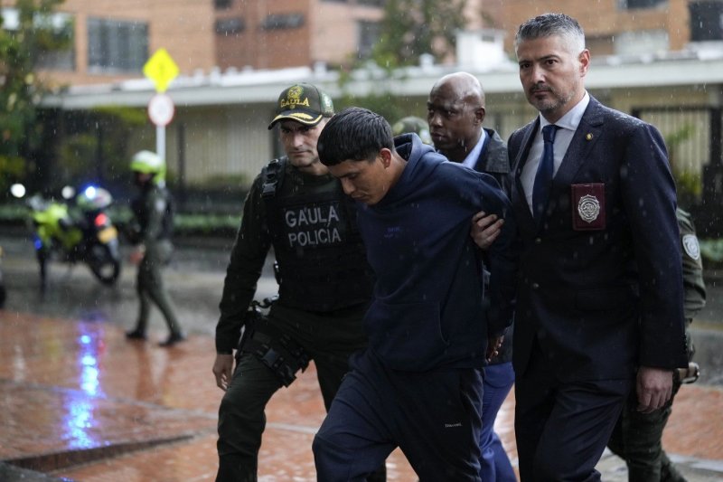 Trump administration deports hundreds of criminal gang members from Venezuela despite court order to halt removals